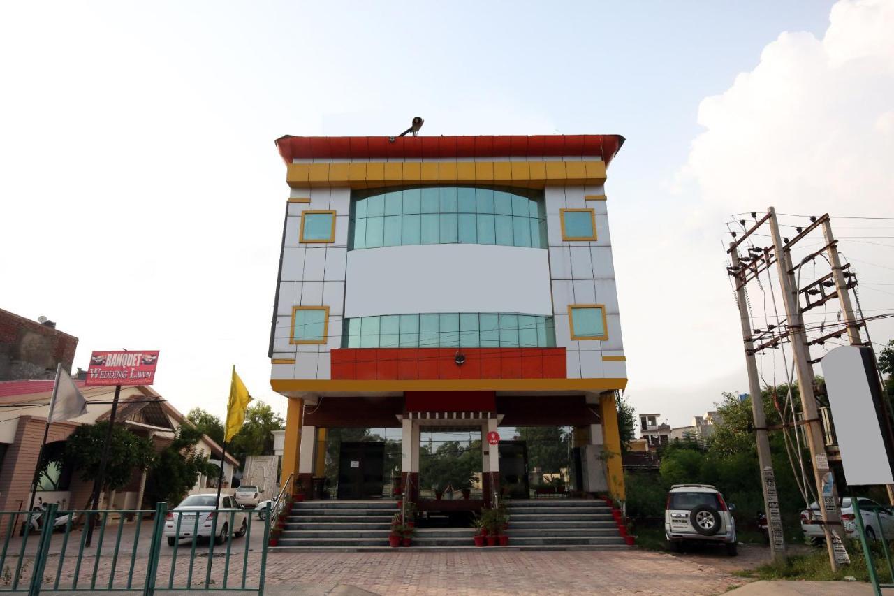 Capital O 10990 Hotel Gobind Regency Zirakpur 외부 사진