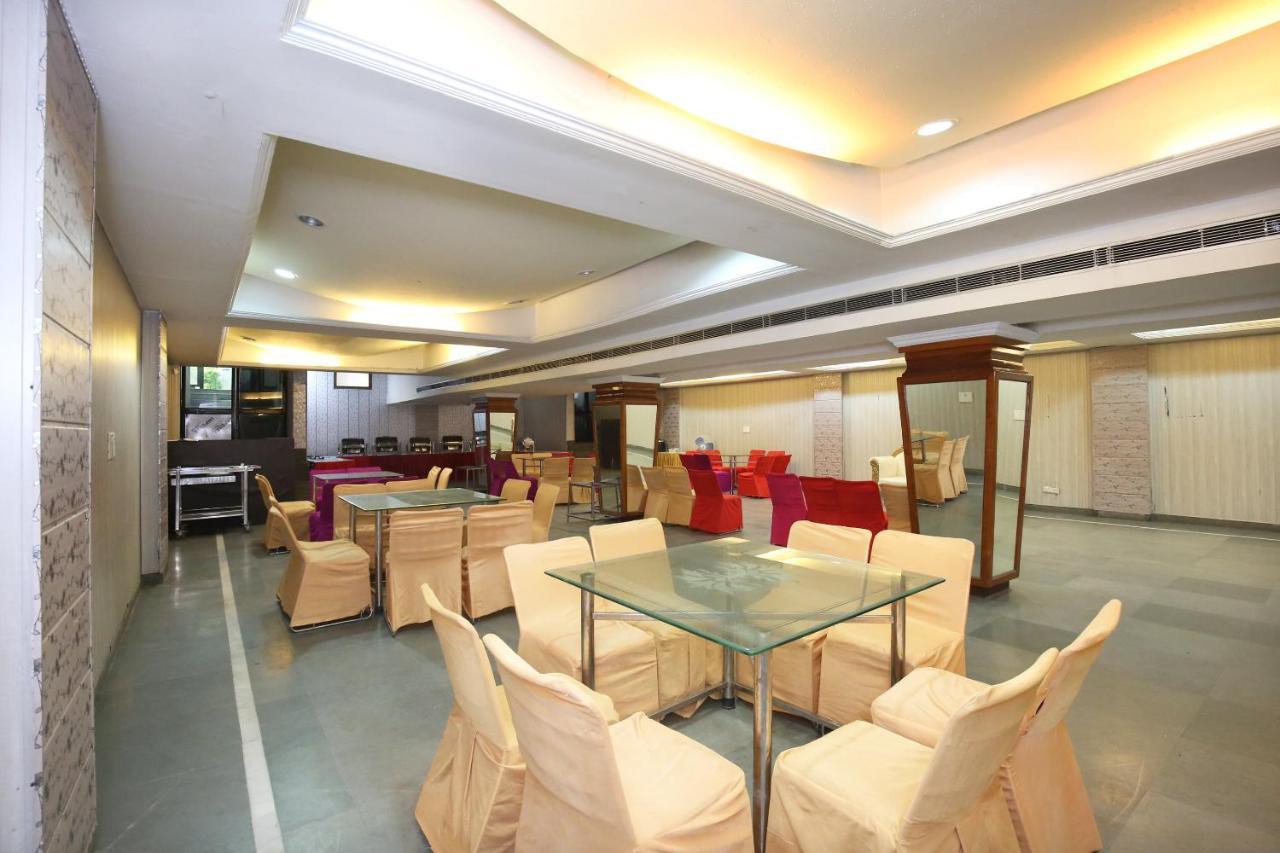 Capital O 10990 Hotel Gobind Regency Zirakpur 외부 사진