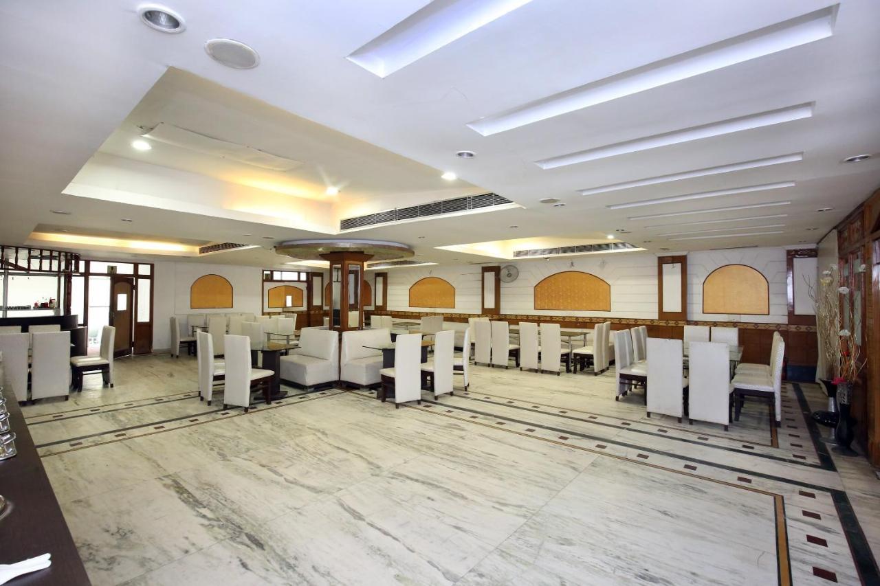 Capital O 10990 Hotel Gobind Regency Zirakpur 외부 사진